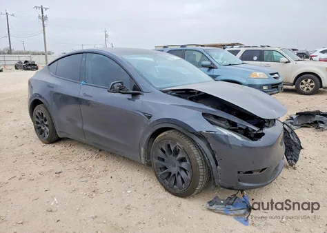 2021 Tesla Model Y z USA, uszkodzony, nr VIN 5YJYGDEE1MF296762